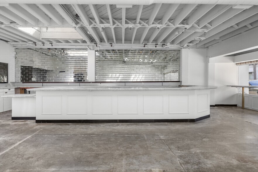 More Photos Of 310-315 S Robertson Blvd, Los Angeles Storefront For Lease