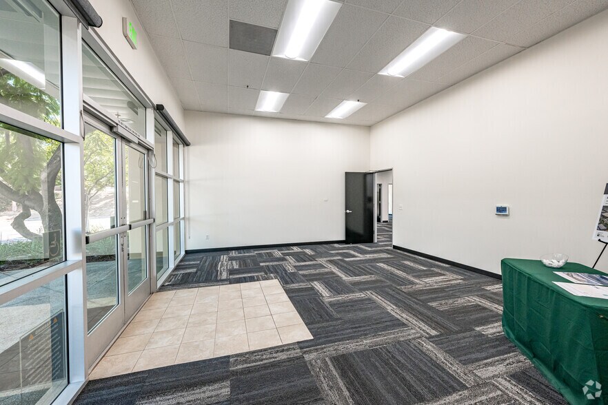 More Photos Of 458-486 E Lambert Rd, Fullerton Distribution For Lease