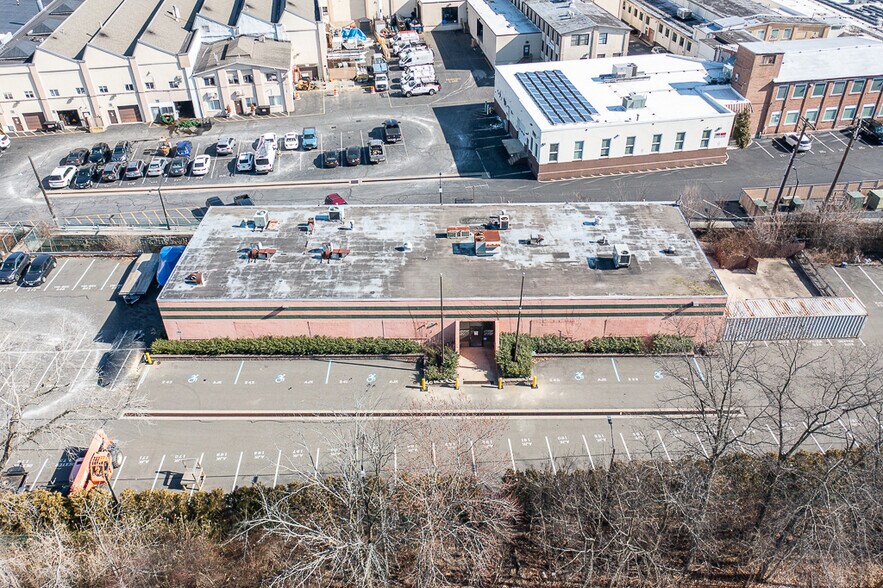 More Photos Of 12 E Dexter Plz, Pearl River Warehouse For Lease