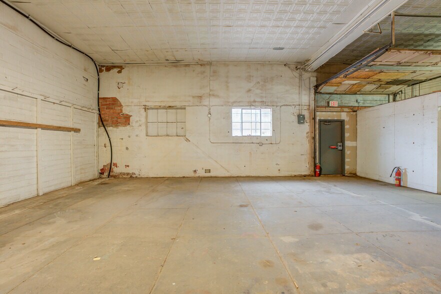 More Photos Of 1301 Buddy Holly Ave, Lubbock Warehouse For Lease