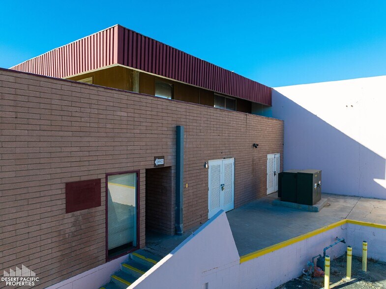 More Photos Of 45585 Commerce St, Indio Warehouse For Sale