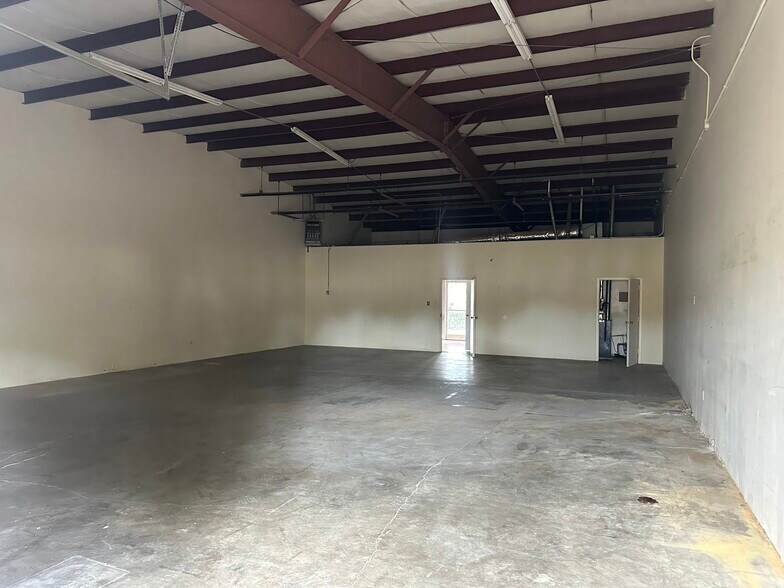 More Photos Of 4200 Lamar Ave, Memphis Warehouse For Lease