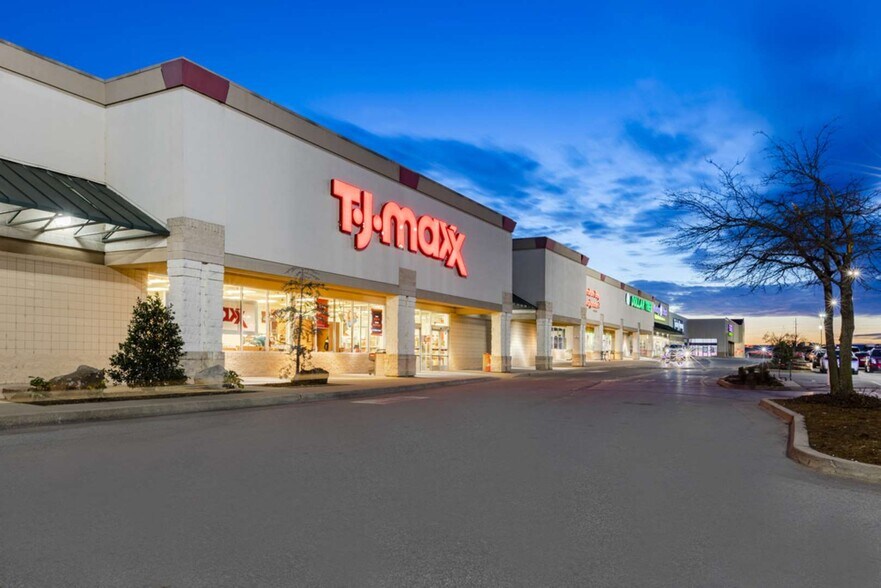 More Photos Of 18-24 E 33rd St, Edmond Unknown For Lease