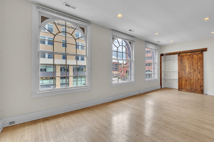 More Photos Of 26-28 S Tejon St, Colorado Springs Restaurant For Lease