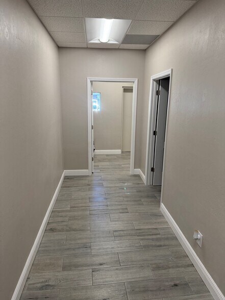 More Photos Of 2431 1st St, Fort Myers Office For Lease