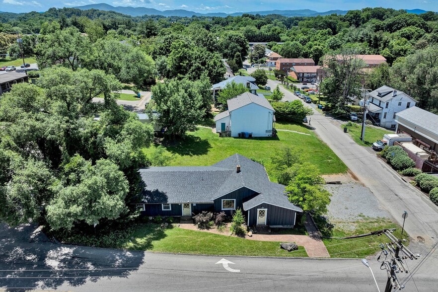 More Photos Of 2302 Winthrop Ave SW, Roanoke Office For Sale