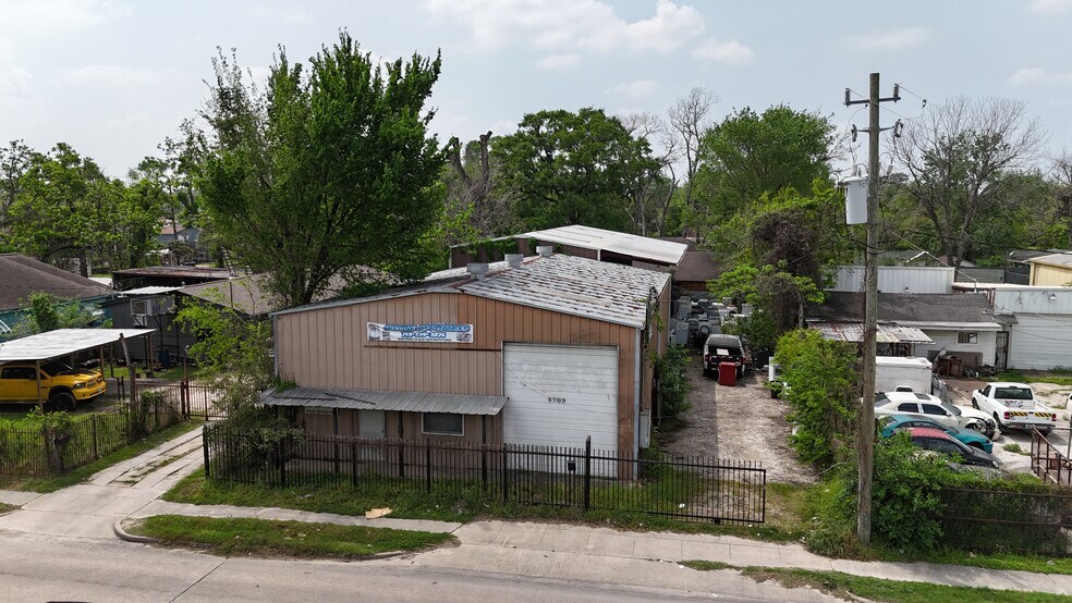More Photos Of 8709 Irvington Blvd, Houston Warehouse For Sale