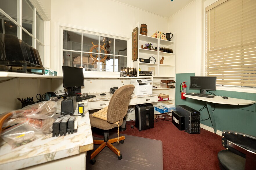 More Photos Of 519 E Goliad Ave, Crockett Storefront For Sale