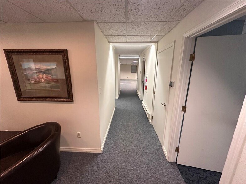 More Photos Of 300 McKnight Park Dr, Pittsburgh Office For Sale
