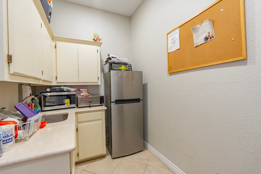 More Photos Of 10582 Spangler Rd, Dallas Manufacturing For Sale