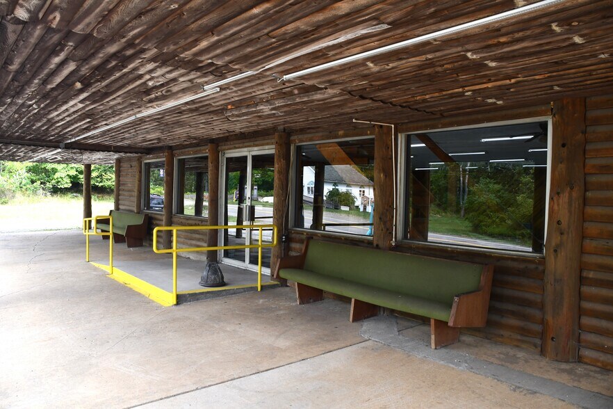 More Photos Of 138 Chestnut St, Marienville General Retail For Sale