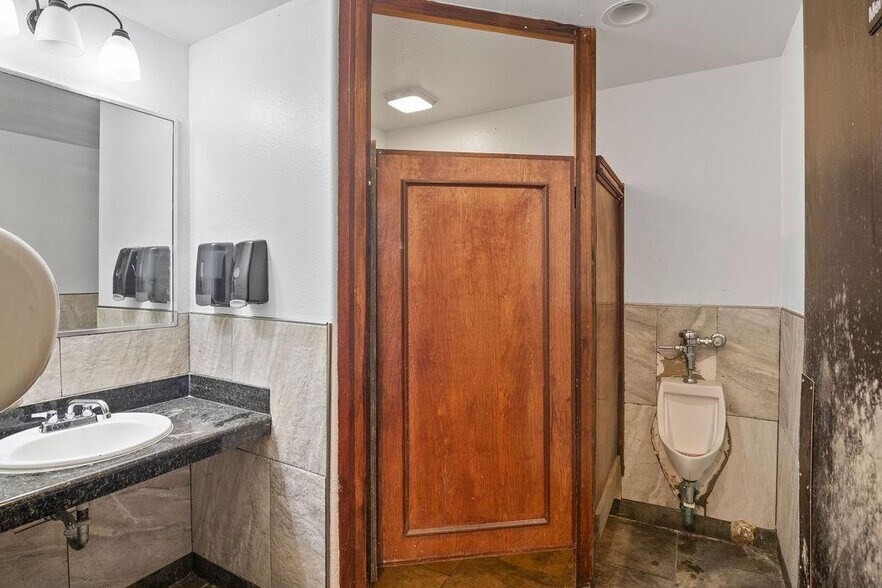 More Photos Of 5506 Saratoga Blvd, Corpus Christi Restaurant For Lease