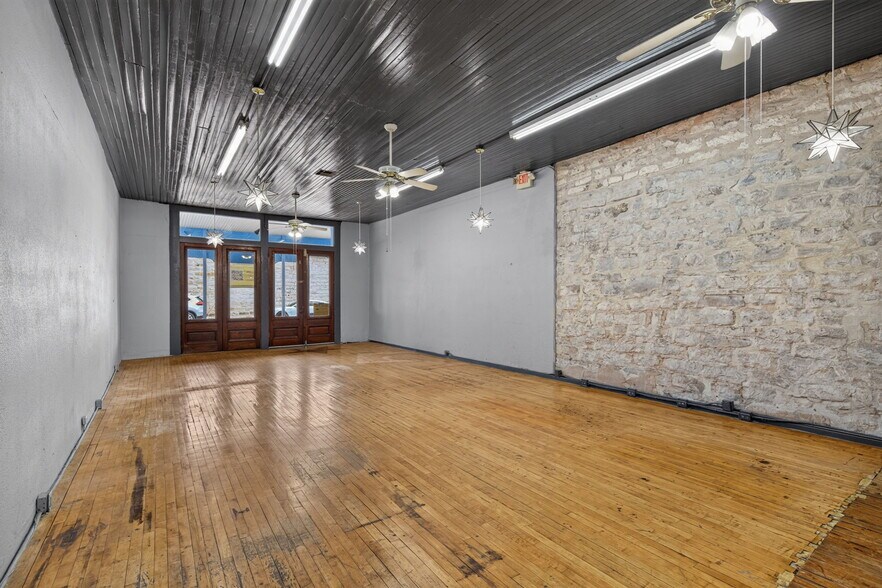 More Photos Of 308 S Main St, Burnet General Retail For Sale