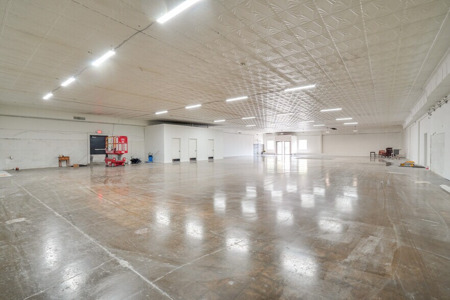 More Photos Of 1752-1776 S High St, Columbus Freestanding For Sale