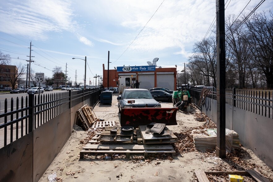 More Photos Of 615 Frelinghuysen Ave, Newark General Retail For Sale