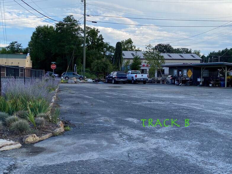 More Photos Of 307-321 S Washington St, Hendersonville Land For Lease