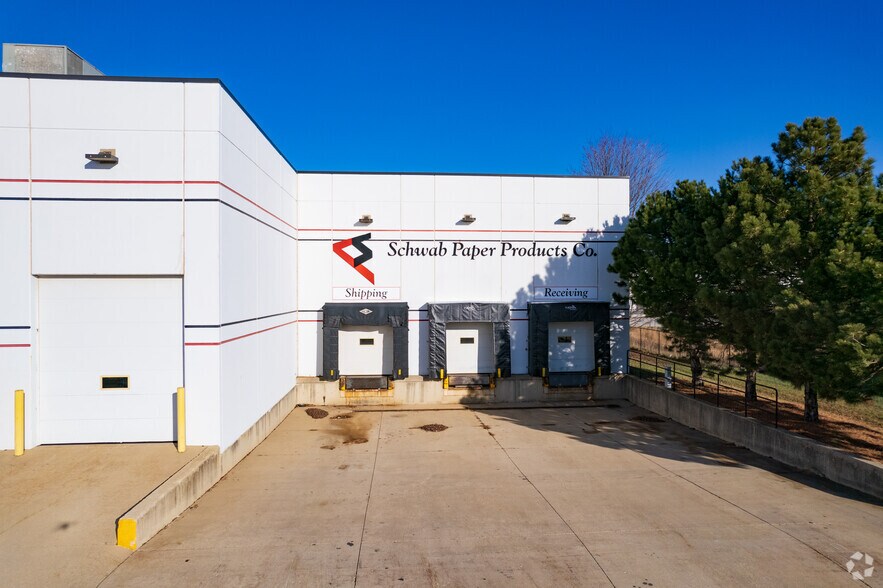 More Photos Of 636 Schwab Cir, Romeoville Manufacturing For Lease