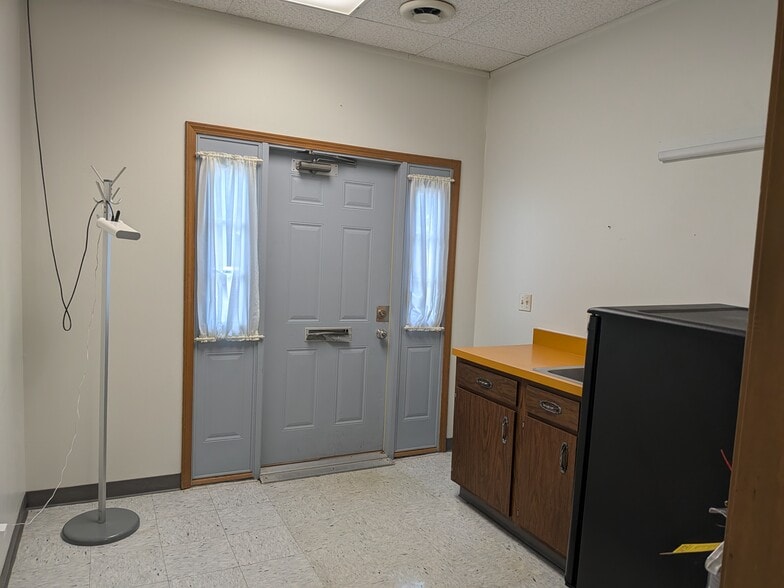 More Photos Of 6745 S Gray Rd, Indianapolis Office For Lease