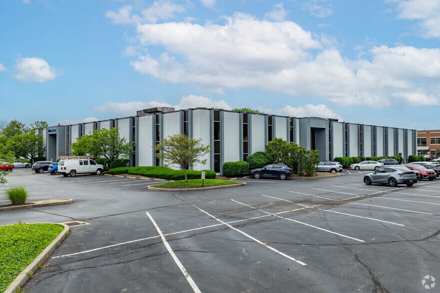 Primary Photo Of 9403 Kenwood Rd, Blue Ash Medical For Lease