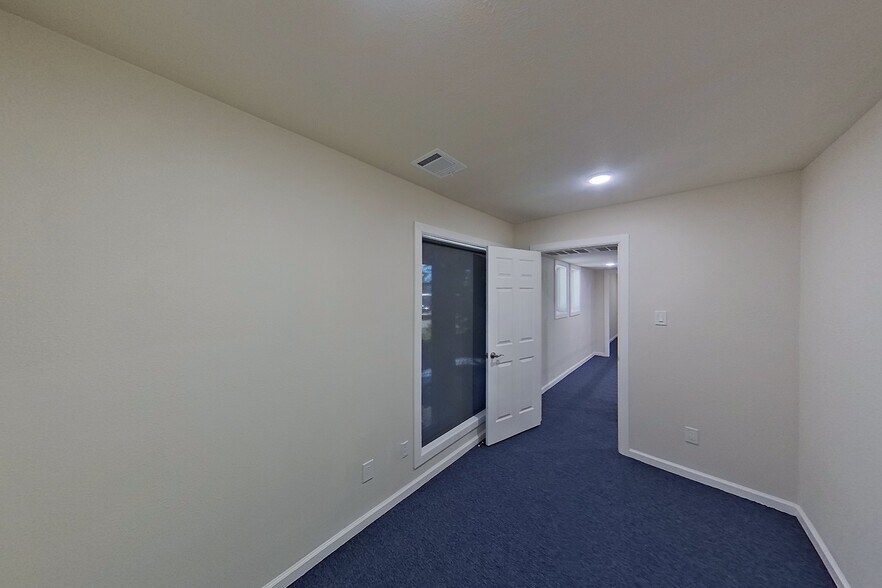 More Photos Of 26519 Oak Ridge Dr, Spring Storefront Retail Office For Sale