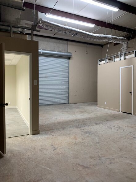 More Photos Of 6209-6213 Grissom Rd, San Antonio Self Storage For Lease