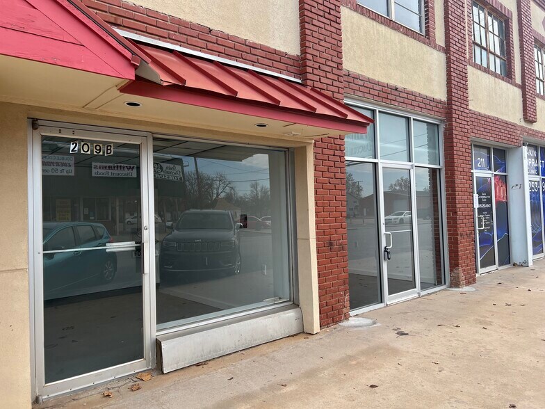 More Photos Of 209-211 S 5th St, Chickasha Storefront For Lease