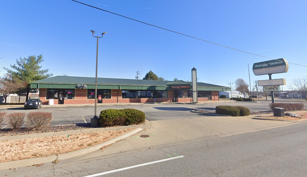 More Photos Of 895 E Edwardsville Rd, Wood River Freestanding For Lease