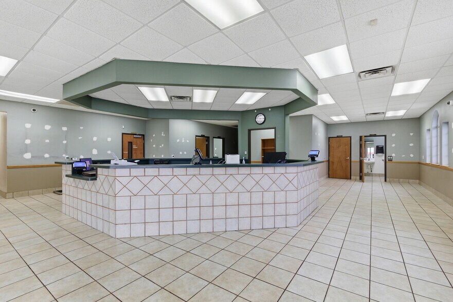 More Photos Of 1695 S State Highway 121, Lewisville Veterinarian Kennel For Sale