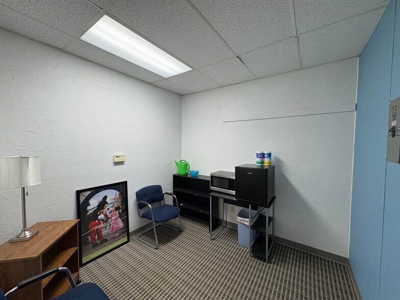 More Photos Of 5604 W 41st St, Sioux Falls Office For Sale