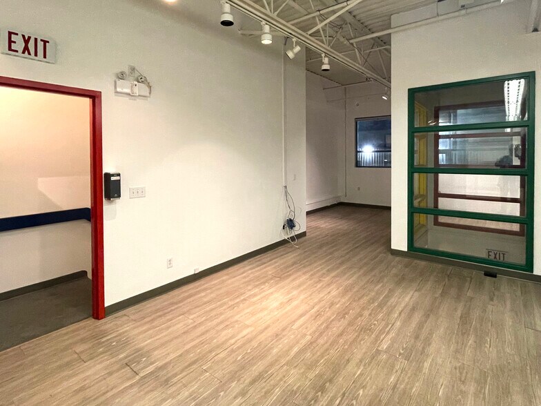 More Photos Of 1833 Coast Meridian Rd, Port Coquitlam Warehouse For Lease