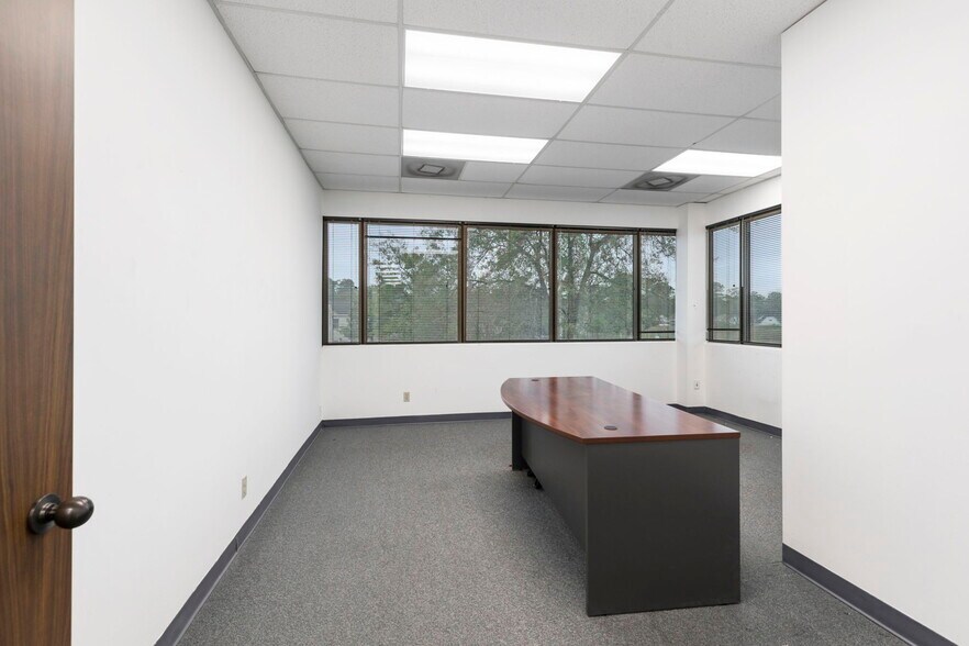 More Photos Of 17510 Red Oak Dr, Houston Office For Sale