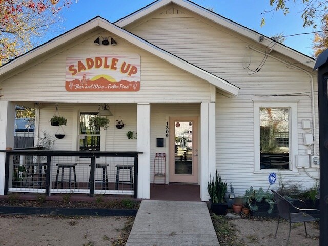 More Photos Of 1309 Rosewood Ave, Austin Restaurant For Lease