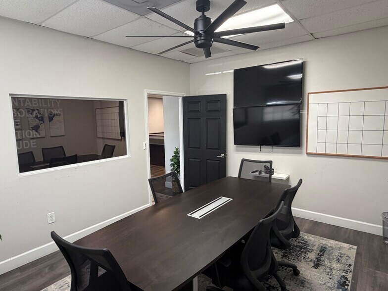 More Photos Of 5600 Zip Dr, Fort Myers Warehouse For Sale