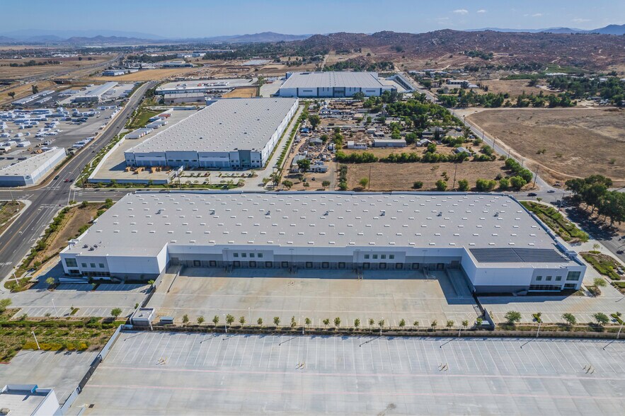 More Photos Of 19972 Patterson Ave, Perris Distribution For Lease