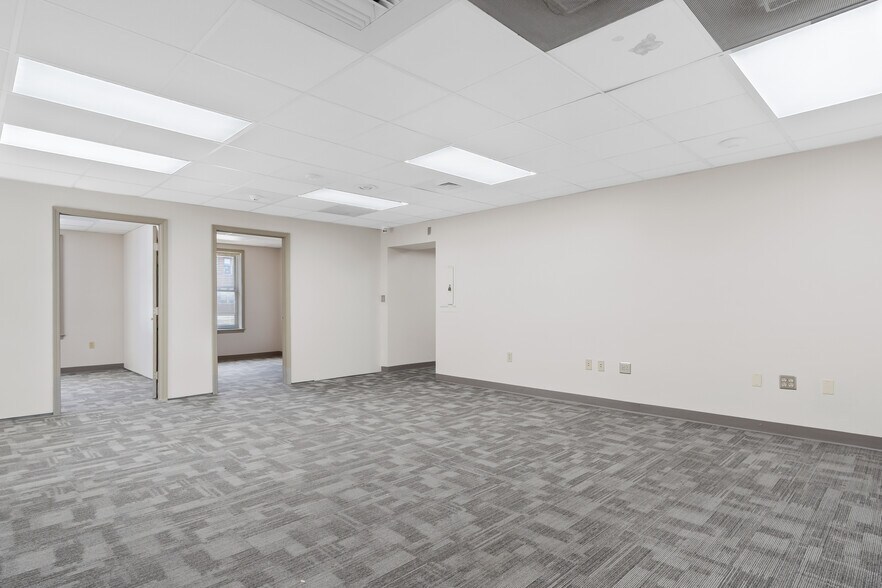 More Photos Of 1 N Market St, Frederick Storefront Retail Office For Lease