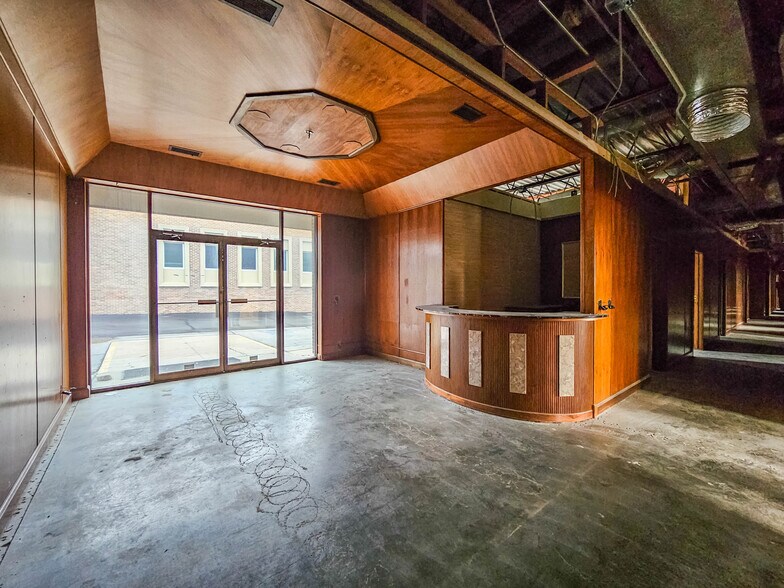 More Photos Of 3036 70th st, Omaha Office For Sale