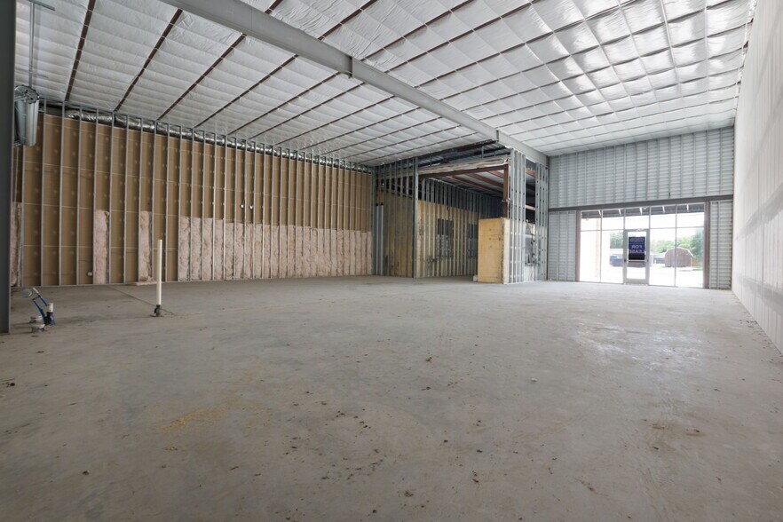 More Photos Of 1009 E 4th St, Lampasas Storefront For Lease