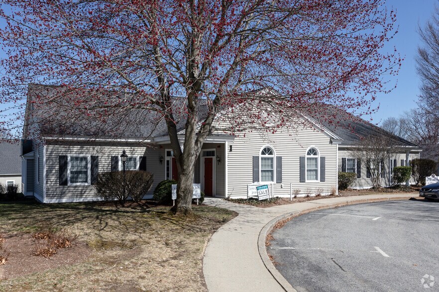 Primary Photo Of 450 Veterans Memorial Pky, East Providence Medical For Lease