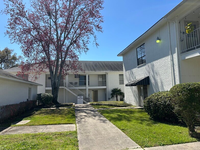 More Photos Of 7384-7388 Highland Dr, Baton Rouge Office For Sale