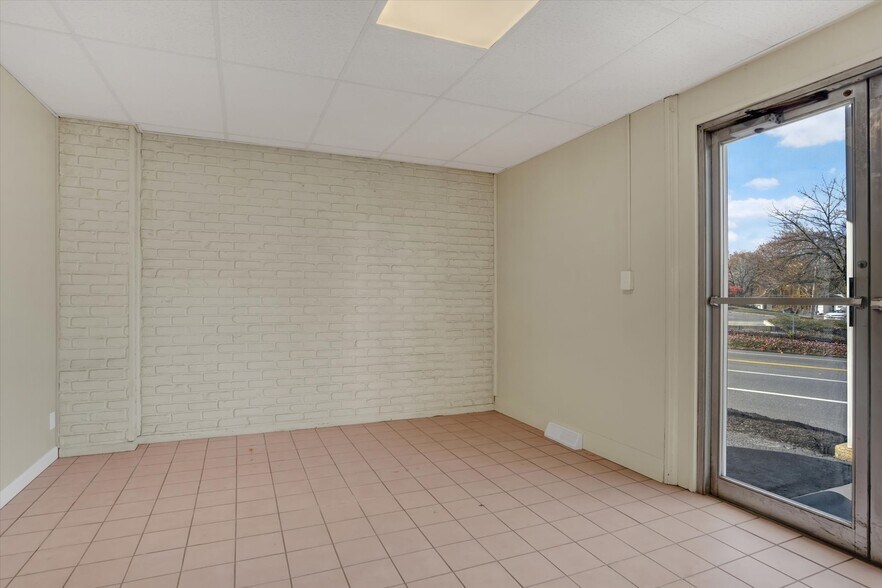 More Photos Of 100 Old York Rd, New Cumberland Storefront Retail Office For Lease