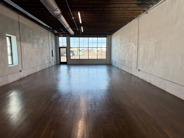 More Photos Of 201 Elm Ave, Waco Storefront Retail Office For Lease