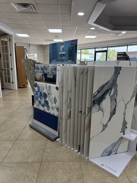 More Photos Of 297-311 Airport Pulling Rd N, Naples Warehouse For Lease