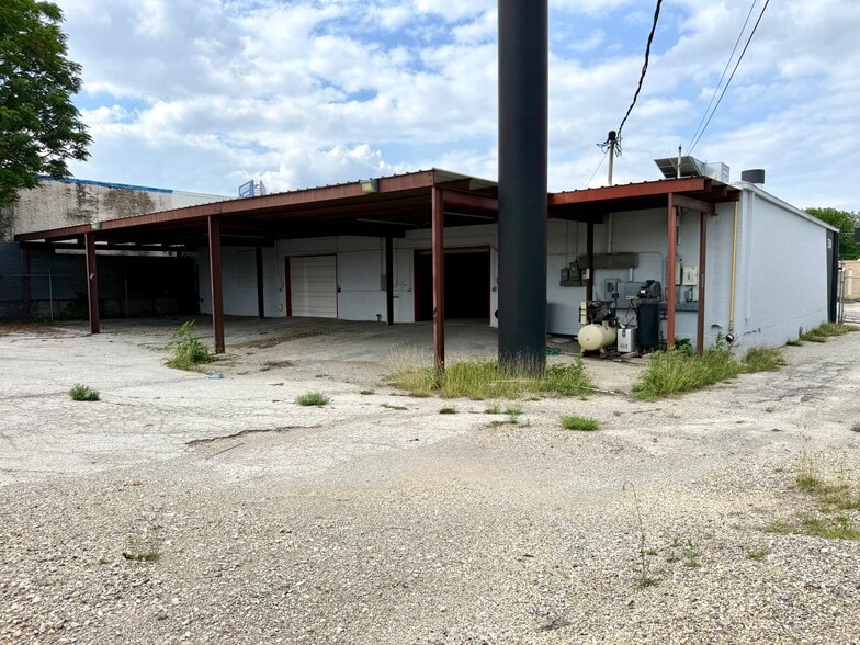 More Photos Of 5704 Kenwick St, San Antonio Service For Lease