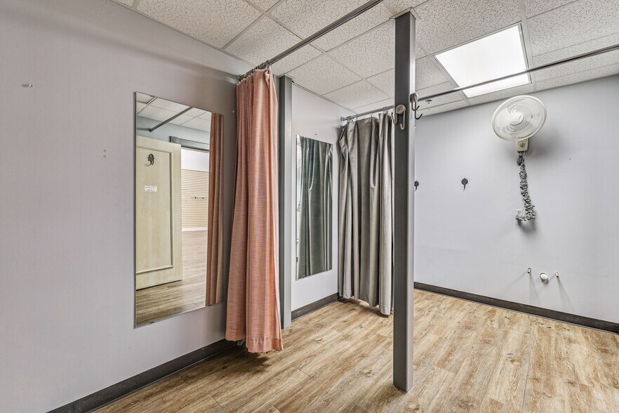 More Photos Of 29 S Chadbourne St, San Angelo Drugstore For Sale