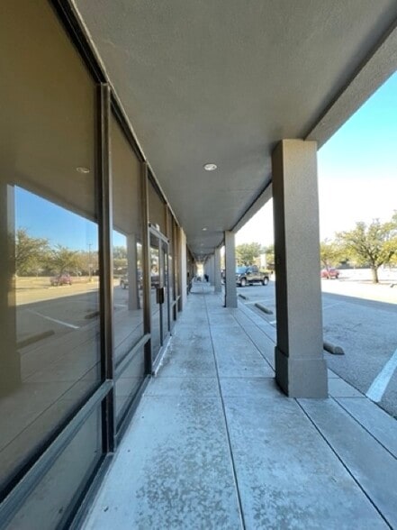 More Photos Of 400 N Coit Rd, Richardson General Retail For Lease