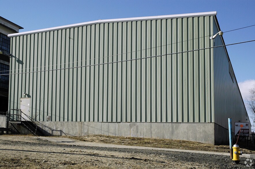 More Photos Of 40 Quarry Rd, Portland Distribution For Lease