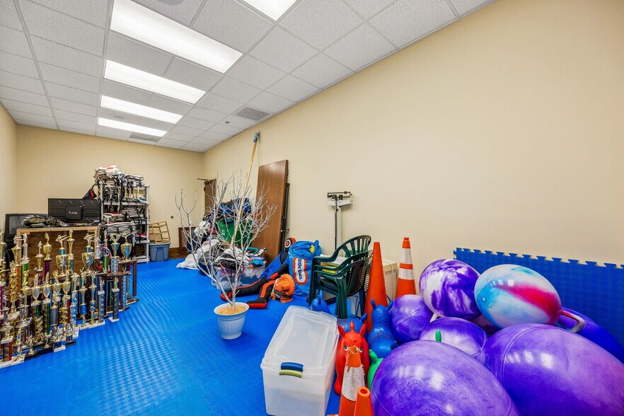 More Photos Of 96549 Parliament Dr, Fernandina Beach Storefront Retail Office For Sale