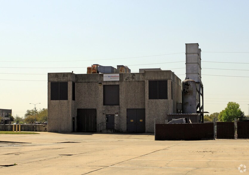 More Photos Of 10450 Corporate Dr, Sugar Land Manufacturing For Sale