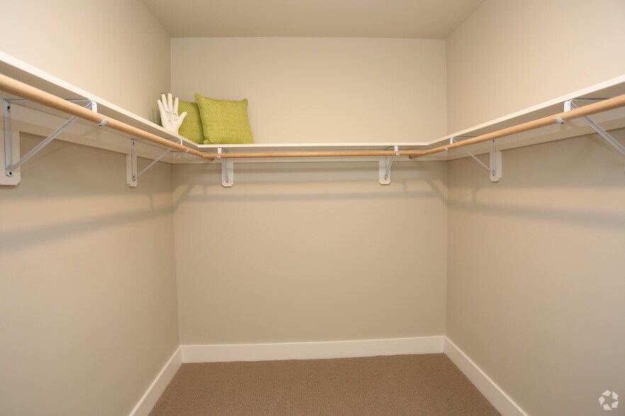More Photos Of 4175 N Oakland Ave, Shorewood Multifamily For Sale