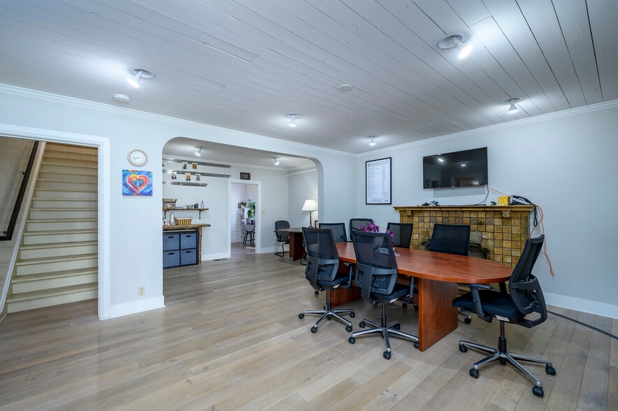 More Photos Of 636 NE Baker St, Mcminnville Freestanding For Sale